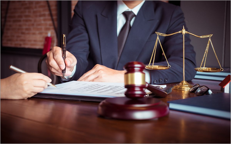 What should you consider when hiring a Dubai lawyer?